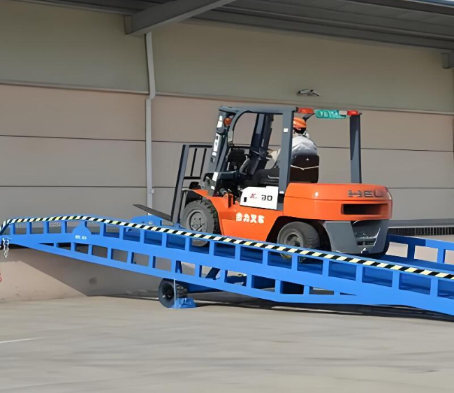 鄂尔多斯移动式卸货平台（叉车用）